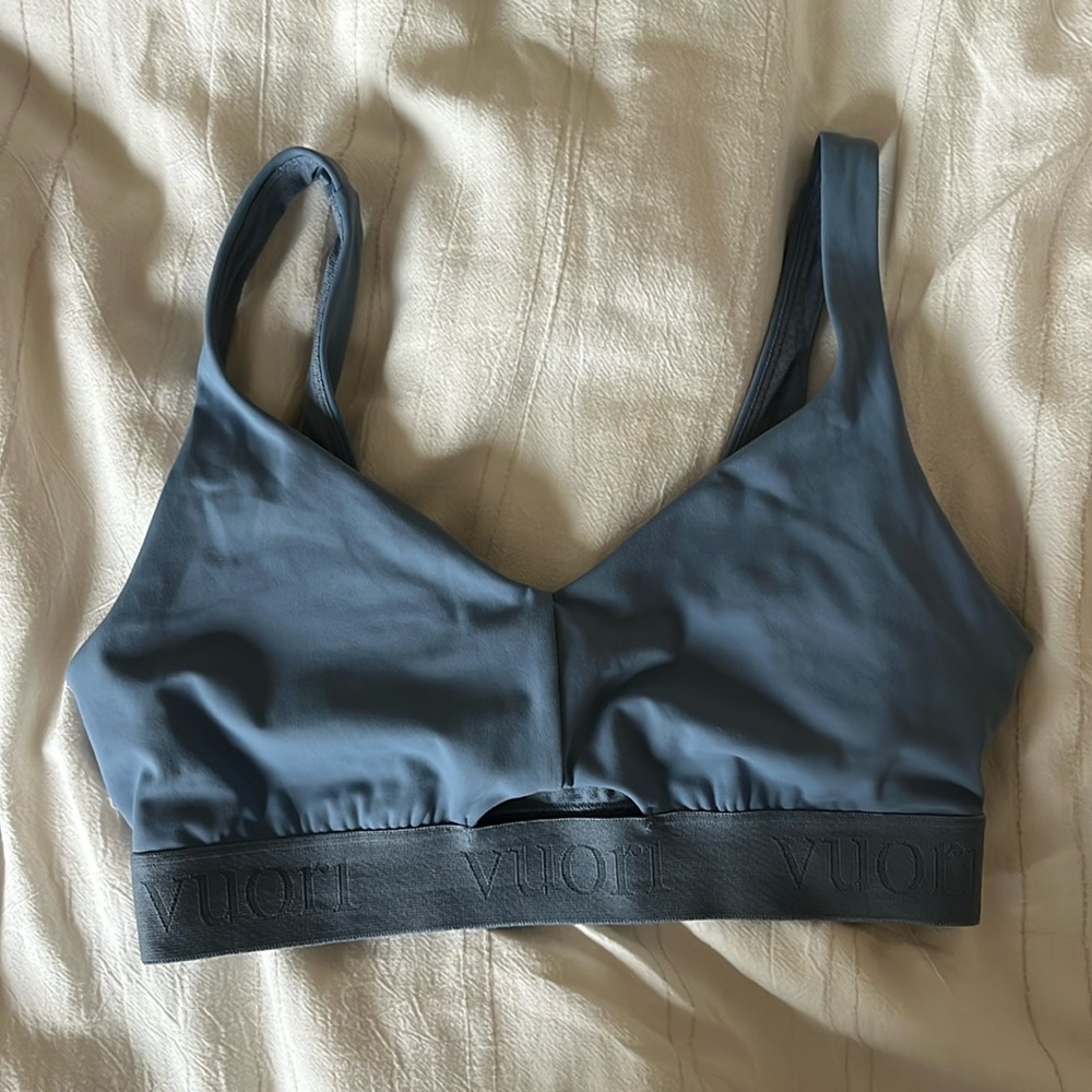 Vuori sports bra